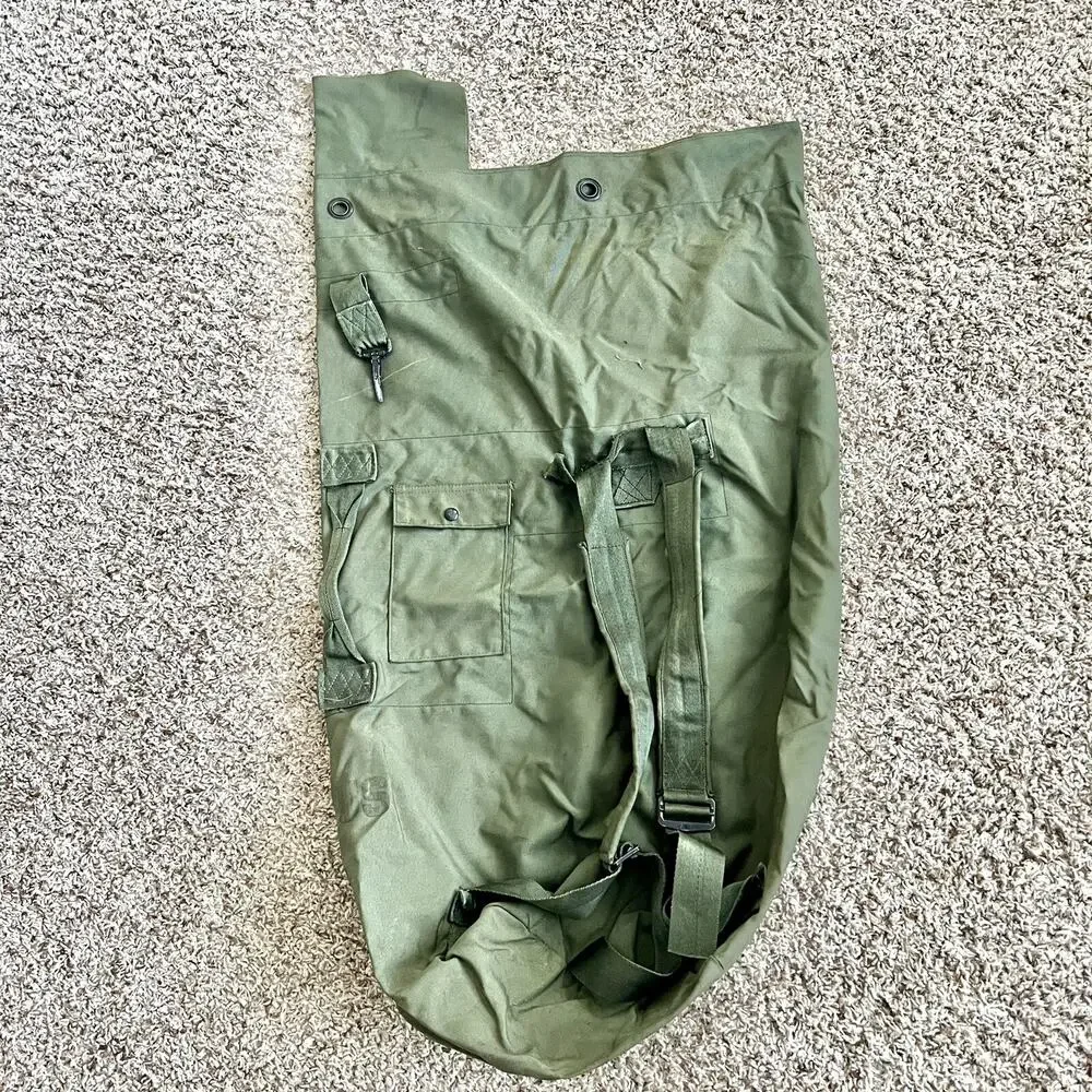 Military Duffle Bag, OD Green Nylon Sea Bag Carry Straps Army Duffel USGI Used